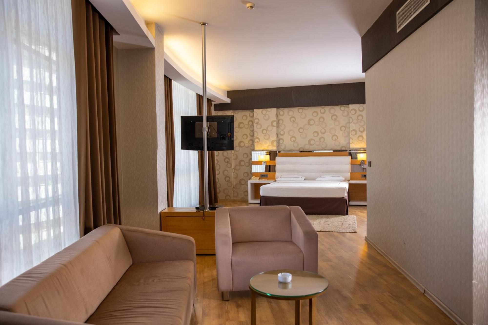 Anemon Grand Adana Otel Exterior photo